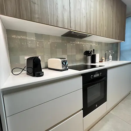 Apartmán Modern 2 Bedroom With Sea Views *