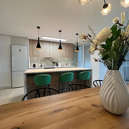 Modern 2 Bedroom With Sea Views Apartmán