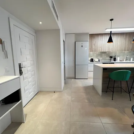 Apartmán Modern 2 Bedroom With Sea Views