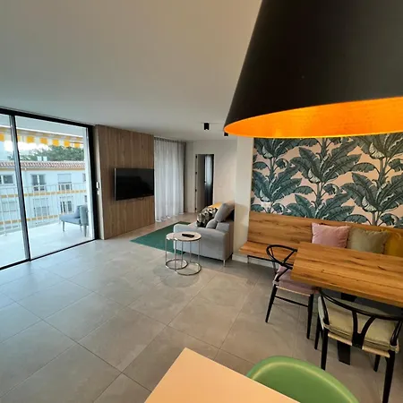 Modern 2 Bedroom With Sea Views Apartmán *