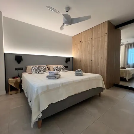 Apartmán Modern 2 Bedroom With Sea Views *