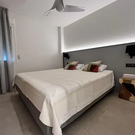 Апартаменты Modern 2 Bedroom With Sea Views *